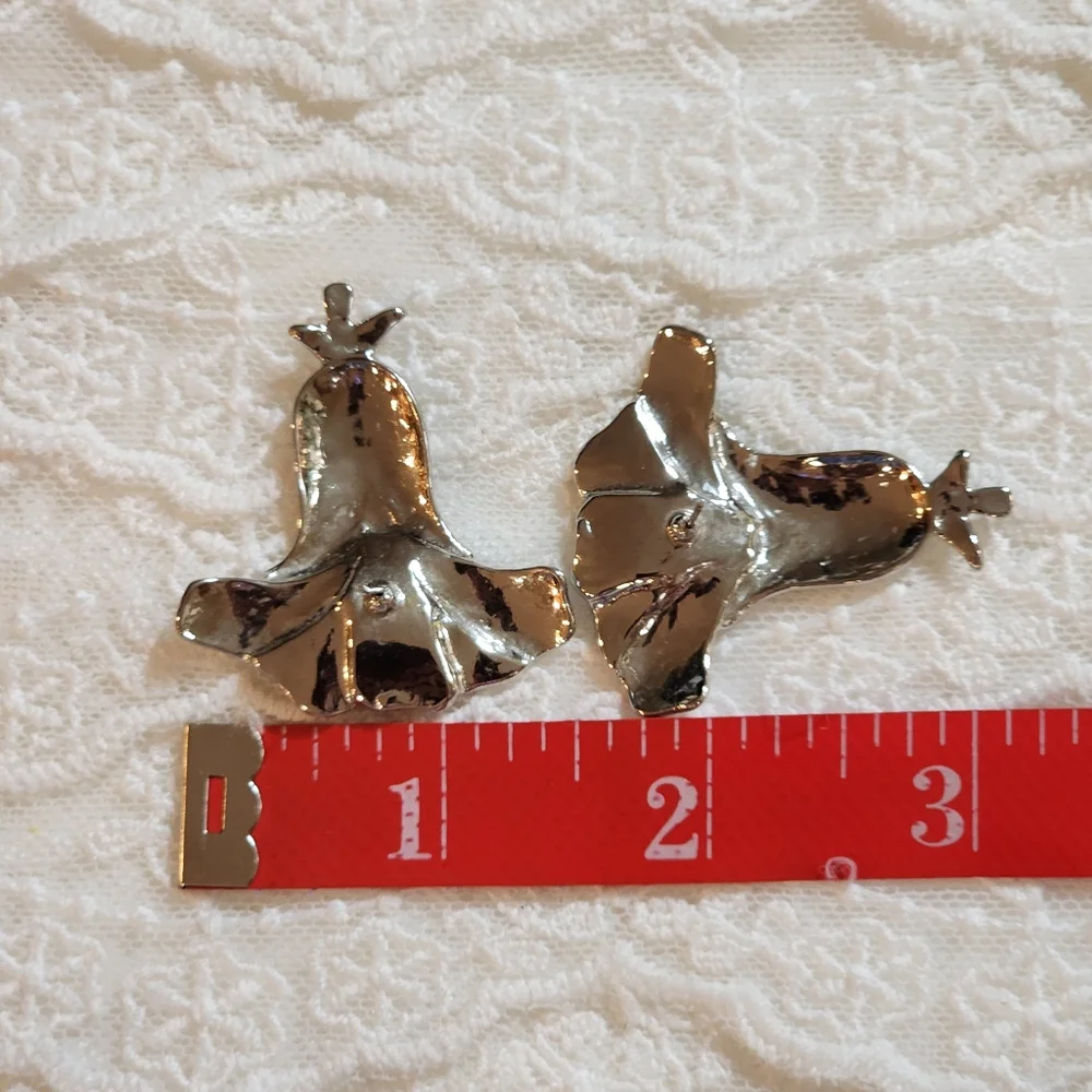 Vintage Silver Toned Metal Lilly Shaped Flower Textured Pierced Earrings